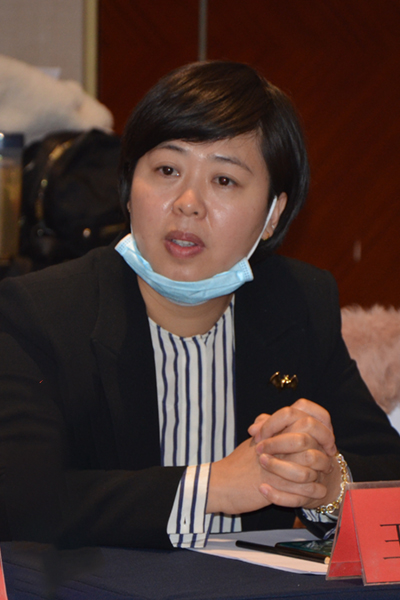 王艳：北京体育大学艺术学院副教授  
中国青少年健康体能操舞课题组副组长
北京健康促进会运动健身专业委员会主任

